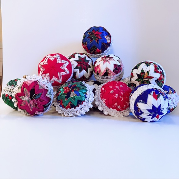 14 HANDMADE TEXTILE FOLDED Quilted HOLIDAY RIBBON CHRISTMAS ORNAMENT BALLS - Picture 1 of 9